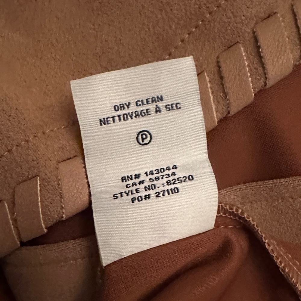 Bagatelle Faux Suede Shacket Jacket, New with Tags and comfy on. Size : M - Picture 10 of 10